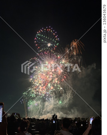 第50回江戸川花火大会の打ち上げ花火 136043679