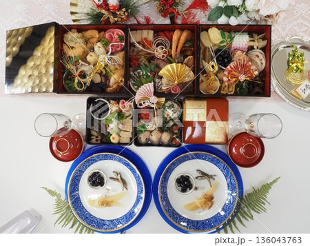 手作りおせち料理、妻の手作り家庭料理、家庭で楽しむ夕ご飯、幸せ家族 136043763