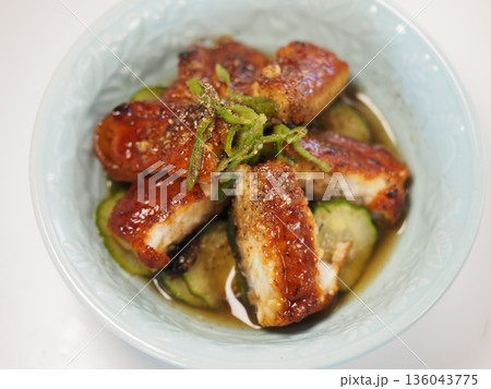 鰻ざく、妻の手作り家庭料理、家庭で楽しむ夕ご飯、幸せ家族 鰻ざく、妻の手作り家庭料理、家庭で楽しむ夕ご飯、幸せ家族 136043775