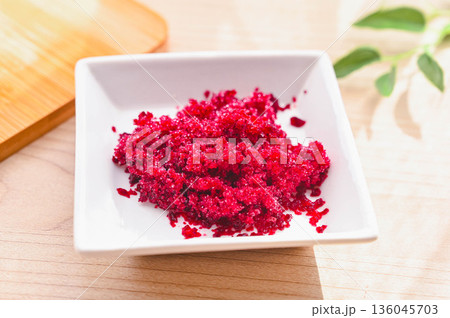 すりおろした冷凍ビーツ 136045703