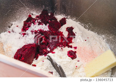 HBに入れたビーツパン生地の材料 136045713