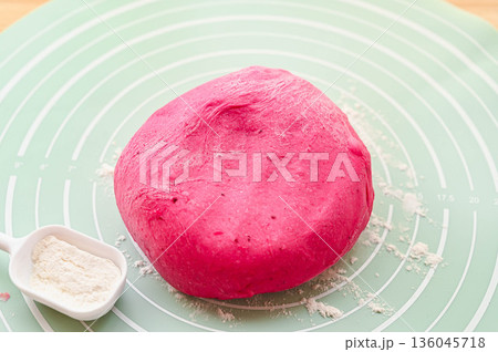 ビーツパン生地 136045718
