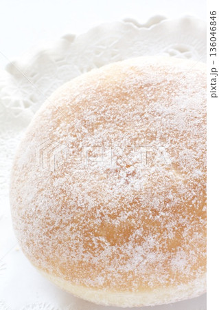 カスタードクリームドーナツ 136046846