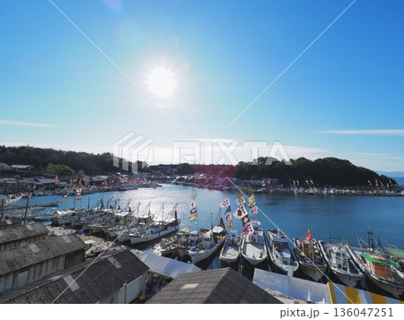 2026年元日の室津漁港の風景 大漁旗 2026年元日の室津漁港の風景 大漁旗 136047251
