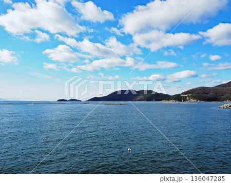 2026年元日の室津漁港から見る播磨灘 136047285