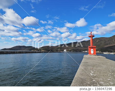 2026年元日の室津漁港から見る播磨灘 136047296