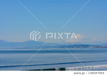 冬晴れの富士山 冬晴れの富士山 136047864