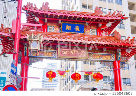 神戸元町南京町の門 136048605