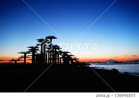 富津岬から見た東京湾越しの夕景 136048855