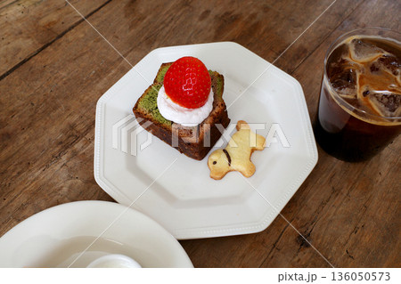 korea cafe pound cake cheesecake with strawberries korea cafe pound cake cheesecake with strawberries 136050573