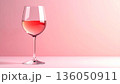 お洒落なワイングラスのイメージ画像 136050911