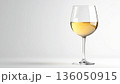 お洒落なワイングラスのイメージ画像 136050915