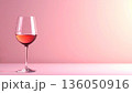 お洒落なワイングラスのイメージ画像 136050916
