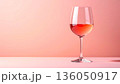 お洒落なワイングラスのイメージ画像 136050917
