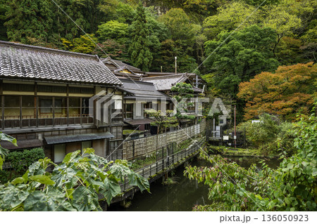 会津　東山温泉街　湯川　福島県会津若松市 136050923