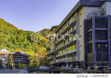 会津　東山温泉街　湯川　福島県会津若松市 136050924