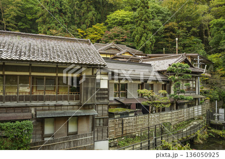 会津　東山温泉街　湯川　福島県会津若松市 136050925