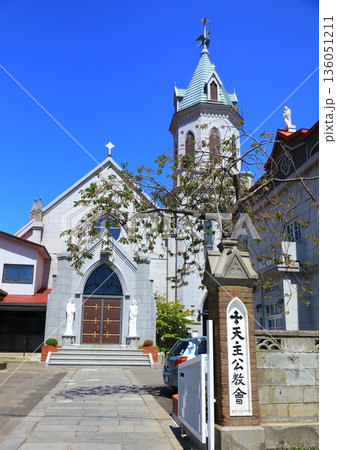 カトリック元町教会（函館市・縦構図） 136051211