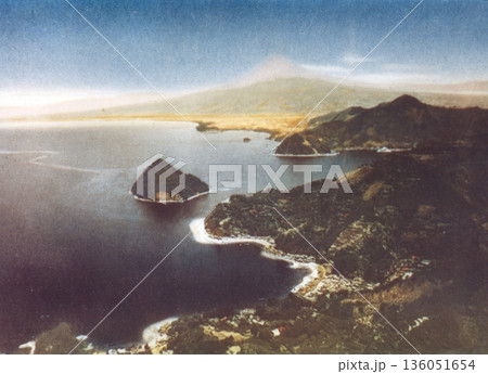 古写真　1953-1954年　静岡県沼津市の発端丈山展望台から望む富士山 136051654
