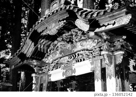 古写真　1962年　日光東照宮の御水舎 136052142