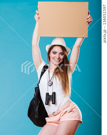 Summer traveler woman hitchhiking with blank sign 136052397