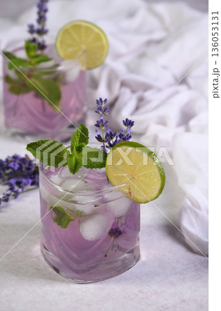 Cocktail Lavender Mojito 136053131