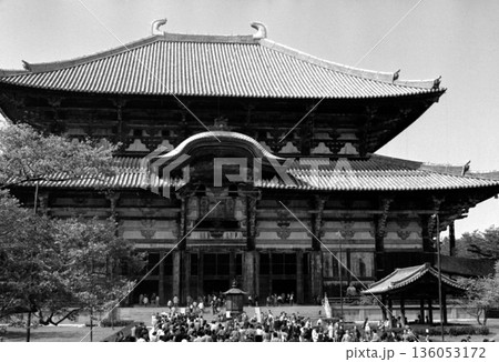 古写真 1962年 奈良 東大寺大仏殿 古写真 1962年 奈良 東大寺大仏殿 136053172