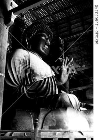 古写真　1958年　奈良　東大寺の大仏 136053340