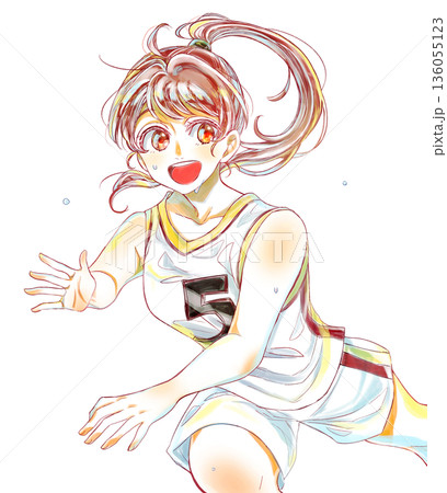 バスケットのユニフォームを着て走る女の子 汗あり バスケットのユニフォームを着て走る女の子 汗あり 136055123