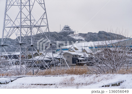 雪の小牧山城遠望 136056049