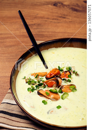 creamy soup with mussels, mussels without shells, American cuisine, homemade, no people creamy soup with mussels, mussels without shells, American cuisine, homemade, no people 136057071