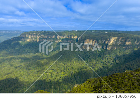 Drone photograph of a cliff in the Jamison Valley in the Blue Mountains 136057956