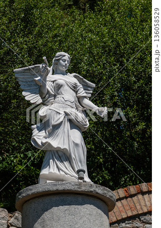 White angel statue 136058529