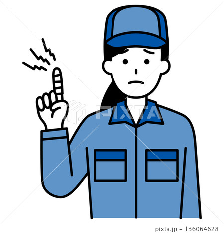 指を怪我しているつなぎ作業服の女性 136064628