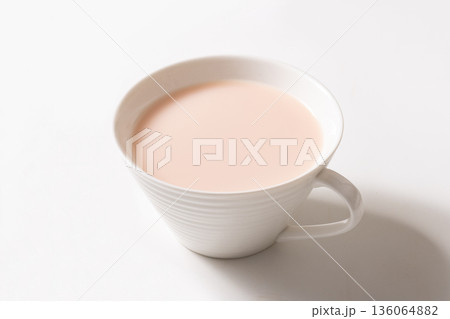 ホット ストロベリーラテ ホット ストロベリーラテ 136064882