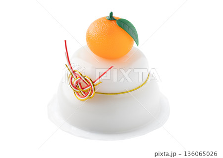 透明背景（png）にパック入りの鏡餅 136065026