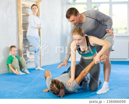 Girl student, with help of male teacher, completes neutralization of opponent 136066098