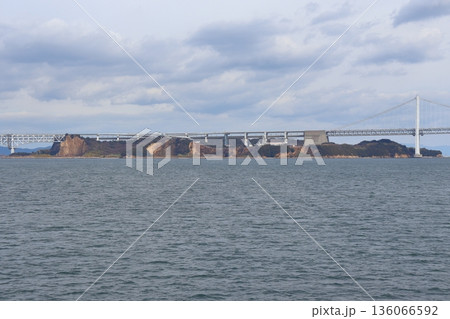 与島沖から眺める瀬戸中央自動車道 与島PA（瀬戸大橋線） 136066592