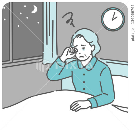 夜中に目が覚めて眠れない高齢女性のイラスト（不眠・中途覚醒・認知症） 136066762