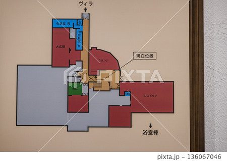 館内地図の案内板 現在位置の表示 施設内マップ 136067046