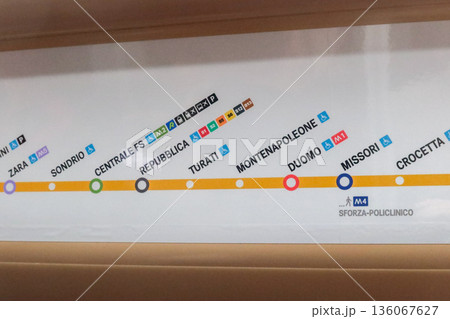 ミラノ地下鉄のM1の車内路線図 ミラノ地下鉄のM1の車内路線図 136067627