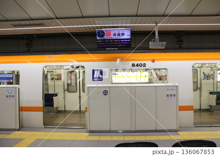 大阪メトロ今里筋線今里駅に停車する井高野行き列車 大阪メトロ今里筋線今里駅に停車する井高野行き列車 136067853
