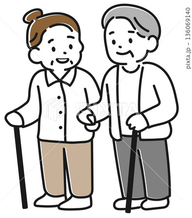 寄り添うシニアカップル 寄り添うシニアカップル 136069140