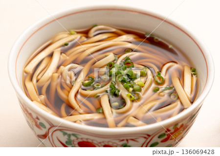 濃いめのうどん(高塩分) 生活習慣病リスク 濃いめのうどん(高塩分) 生活習慣病リスク 136069428