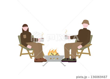 焚き火を楽しむ男女のイラスト 136069487