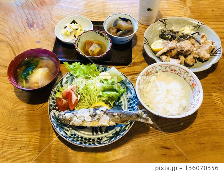 自然の恵みに感謝 ありがとう 頂きます 自然の恵みに感謝 ありがとう 頂きます 136070356
