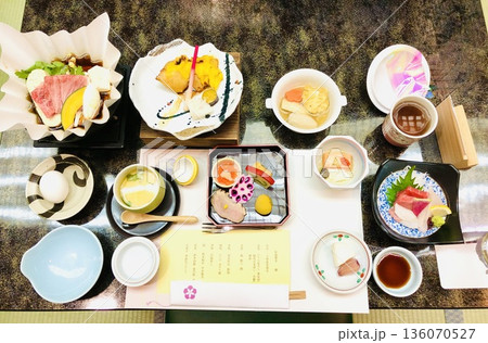 広がる 和のもてなし 静かに満ちて 136070527