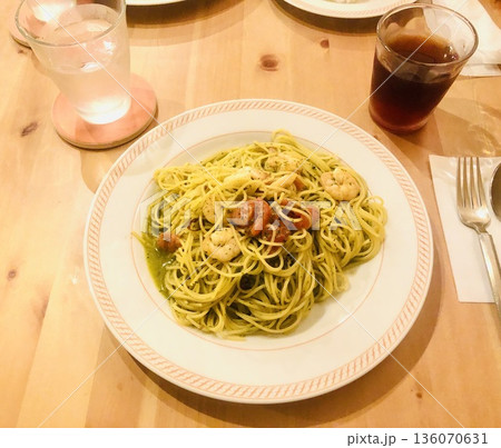 後味さっぱり 一皿で出会った 赤と緑の物語 後味さっぱり 一皿で出会った 赤と緑の物語 136070631