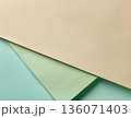 春を感じるナチュラルな紙風テクスチャ背景素材 136071403