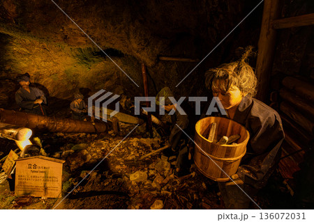 佐渡金山坑道 136072031